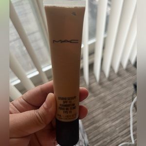 Studio Sculpt SPF 15 Foundation in NC42